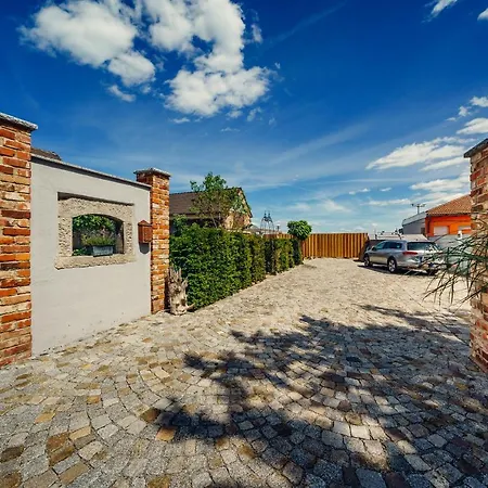 Altes Gewoelbe Mit Sauna Und Whirlpool Im Aussenbereich *