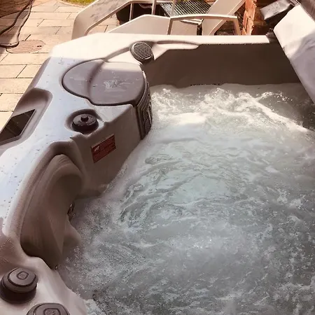 Altes Gewoelbe Mit Sauna Und Whirlpool Im Aussenbereich Elsterheide