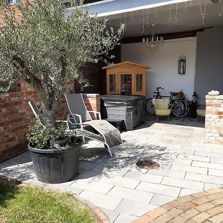 Altes Gewoelbe Mit Sauna Und Whirlpool Im Aussenbereich