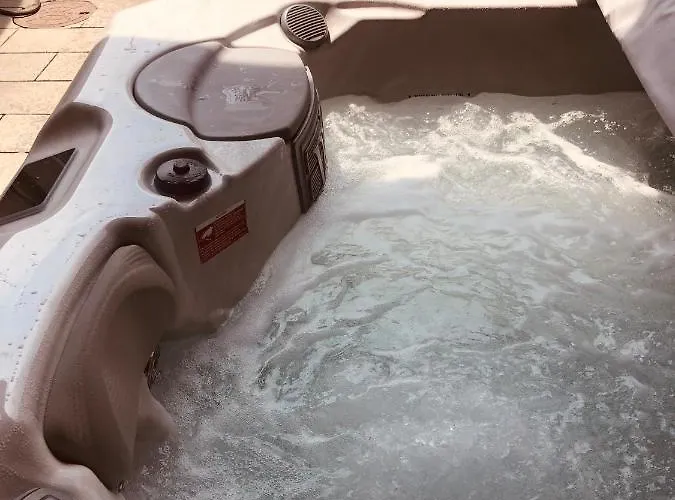 Altes Gewoelbe Mit Sauna Und Whirlpool Im Aussenbereich Elsterheide